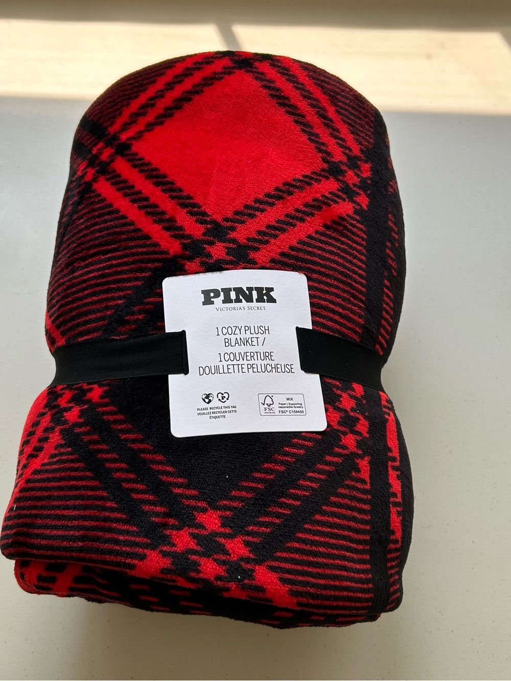 Victoria’s Secret Pink Sherpa Fleece Red Black Blanket One Size New